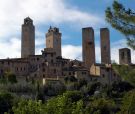 Widoczne z daleka wieyce San Gimignano